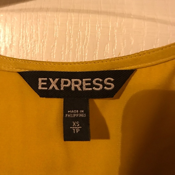 Express gold top with cute detailing in size XS - Picture 2 of 6
